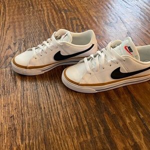 Nike Women's Court Legacy Shoes